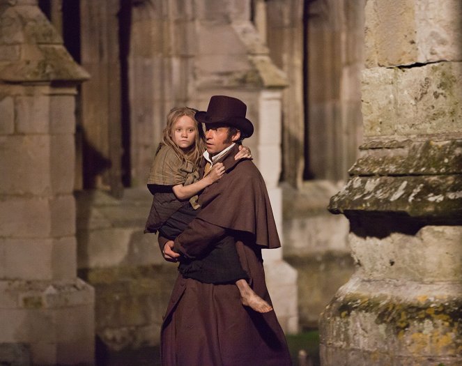 Les Misérables - Photos - Isabelle Allen, Hugh Jackman