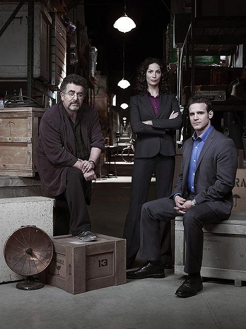 Warehouse 13 - Werbefoto - Saul Rubinek, Joanne Kelly, Eddie McClintock