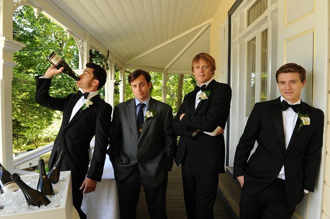 Una boda de muerte - Promoción - Tim Draxl, Kevin Bishop, Kris Marshall, Xavier Samuel
