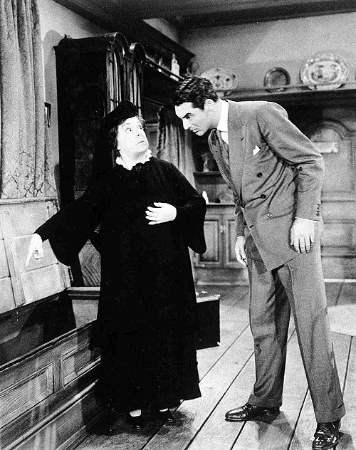 Jezinky a bezinky - Z filmu - Josephine Hull, Cary Grant