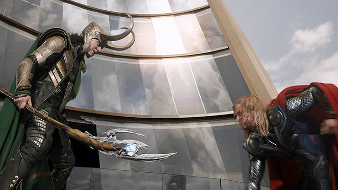 Avengers: Pomstitelia - Z filmu - Tom Hiddleston, Chris Hemsworth