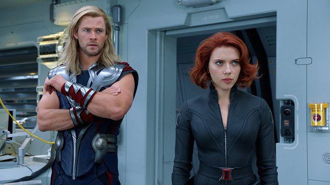 Avengers: Pomstitelia - Z filmu - Chris Hemsworth, Scarlett Johansson