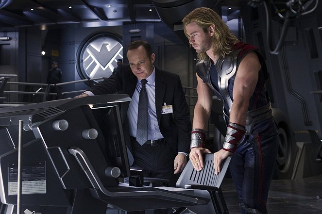 Avengers Assemble - Photos - Clark Gregg, Chris Hemsworth