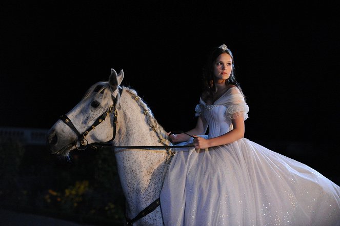 Grimm : Cendrillon - Film - Emilia Schüle