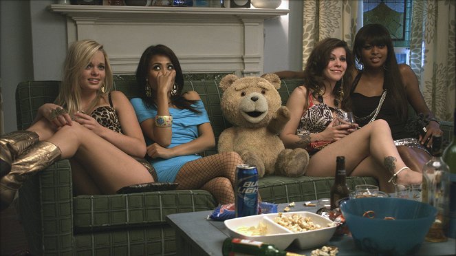 Ted - Do filme - Sarah Fischer, Katelyn Lorren, Kristina Ellery, Chanty Sok