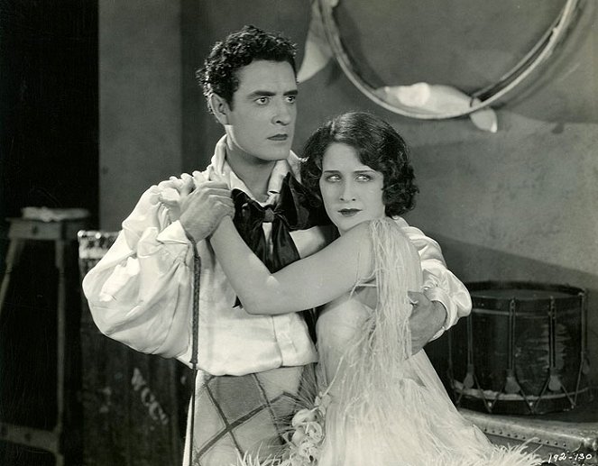 He Who Gets Slapped - Van film - John Gilbert, Norma Shearer