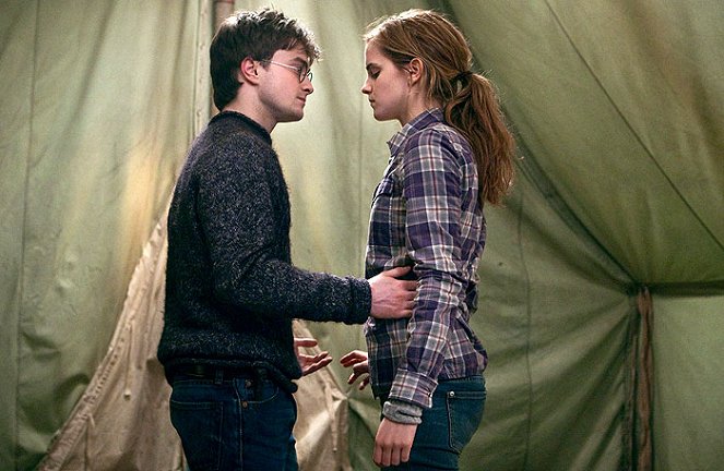 Harry Potter and the Deathly Hallows: Part 1 - Photos - Daniel Radcliffe, Emma Watson