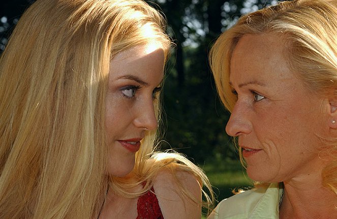 Julia - Wege zum Glück - De la película - Susanne Gärtner, Susanne Häusler