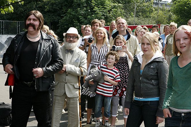 Father of four - back home - Photos - Henrik Noél Olesen, Jess Ingerslev, Kasper Kesje, Kathrine Bremerskov Kaysen, Carla Mickelborg, Niels Olsen