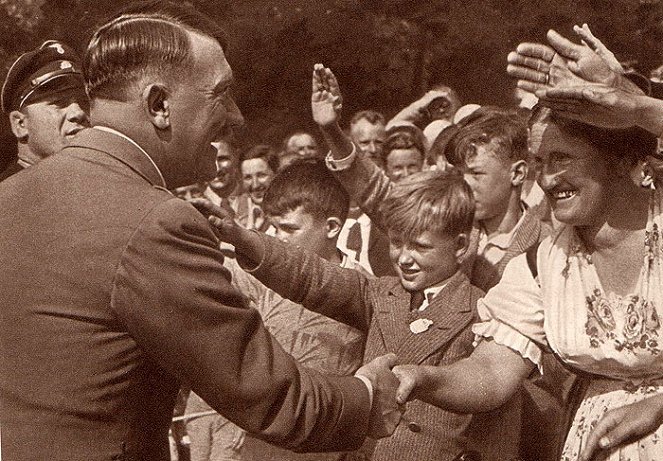 12 Jahre, 3 Monate, 9 Tage – Die Jahreschronik des Dritten Reichs - Van film - Adolf Hitler