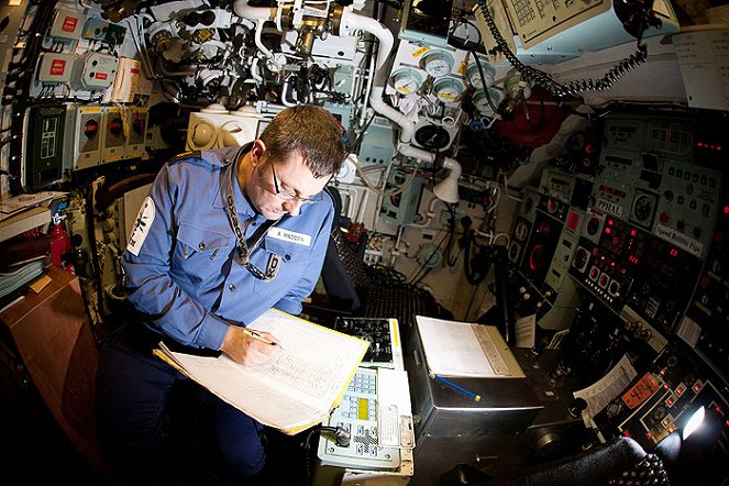 How to Command a Nuclear Submarine - Photos