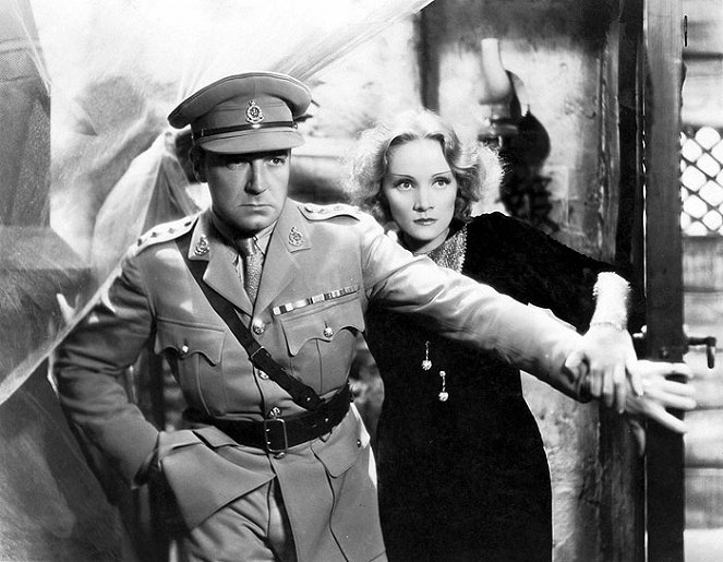 Szanghaj Ekspres - Z filmu - Clive Brook, Marlene Dietrich