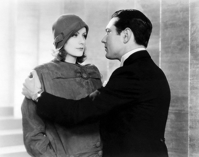 The Single Standard - Do filme - Greta Garbo, Johnny Mack Brown
