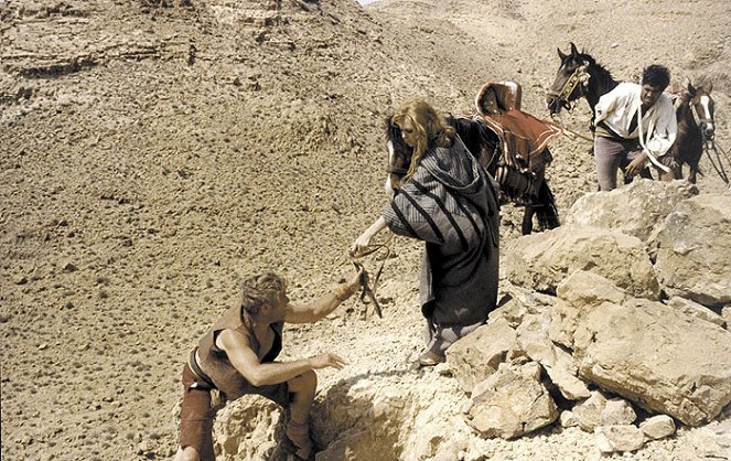 Angelique and the Sultan - Photos - Helmuth Schneider, Michèle Mercier, Jacques Santi