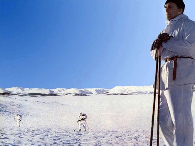 The Heroes of Telemark - Filmfotók - Kirk Douglas