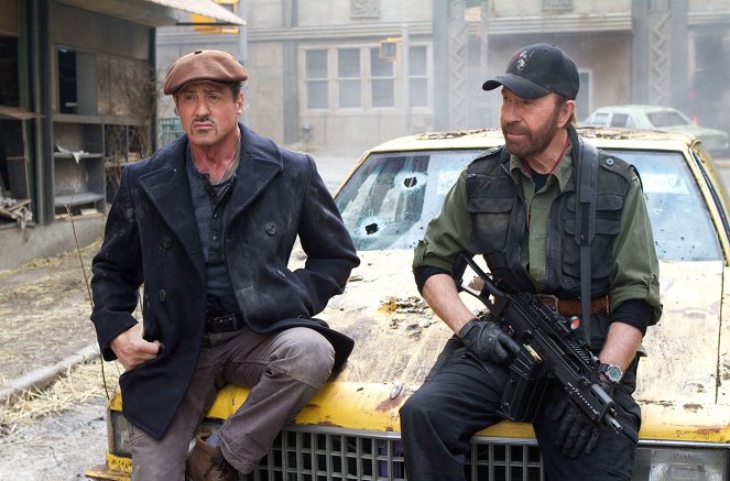 Expendables: Postradatelní 2 - Z filmu - Sylvester Stallone, Chuck Norris