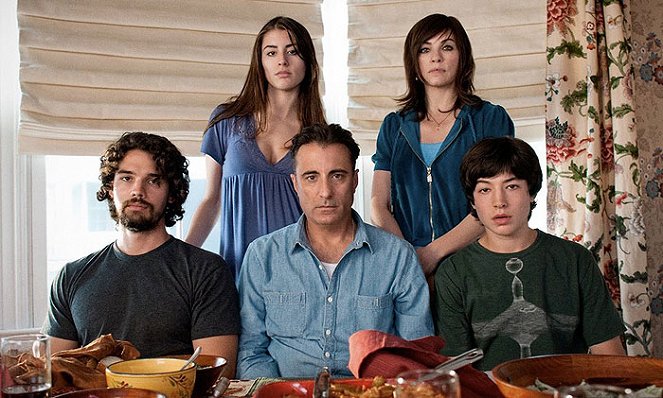 Asuntos de familia - De la película - Steven Strait, Dominik García-Lorido, Andy Garcia, Julianna Margulies, Ezra Miller