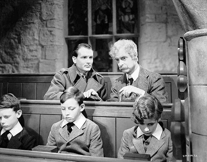 Goodbye, Mr. Chips - Photos - John Mills, Robert Donat