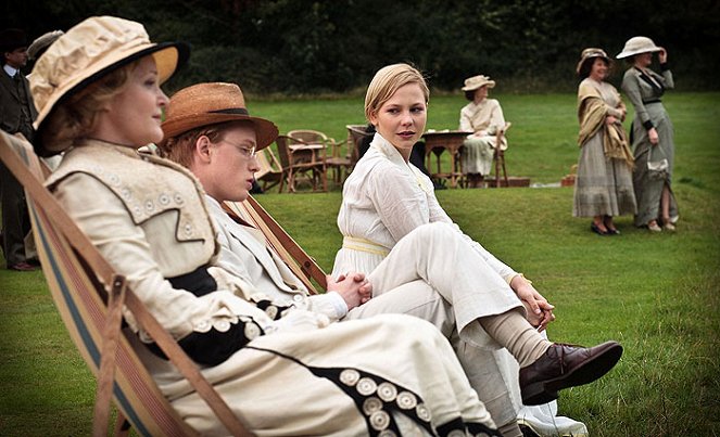 Parade's End - Film - Adelaide Clemens