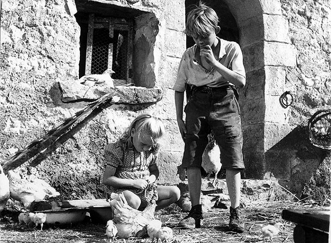 Tiltott játékok - Filmfotók - Brigitte Fossey, Georges Poujouly