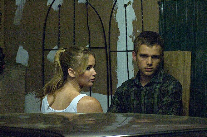 House at the End of the Street - Van film - Jennifer Lawrence, Max Thieriot