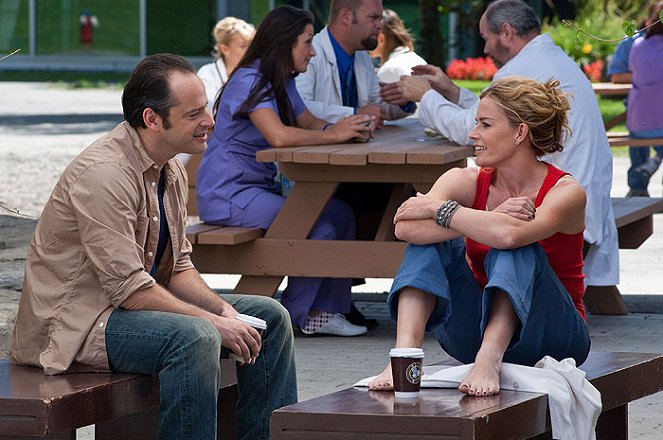House at the End of the Street - Photos - Gil Bellows, Elisabeth Shue
