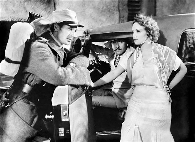 Gary Cooper, Adolphe Menjou, Marlene Dietrich