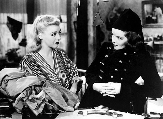Motýl vzlétl k záři - Z filmu - Ginger Rogers, Katharine Hepburn