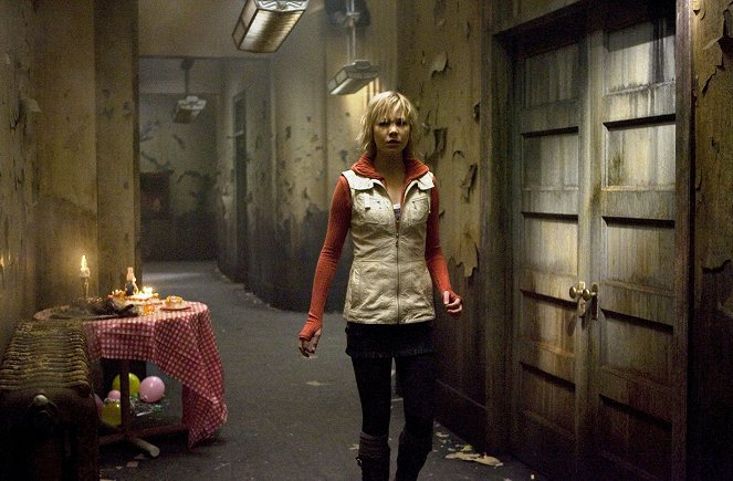 Silent Hill : Révélation 3D - De la película - Adelaide Clemens