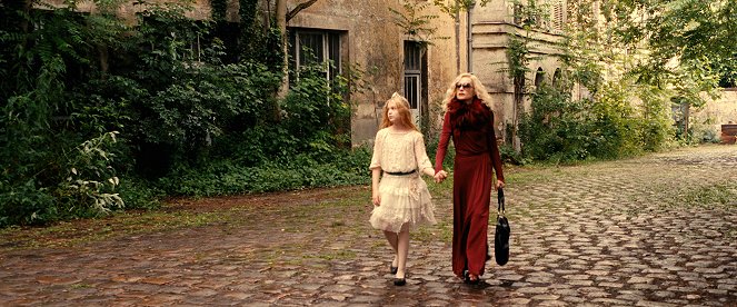 I'm Not a F**king Princess - Filmfotos - Anamaria Vartolomei, Isabelle Huppert