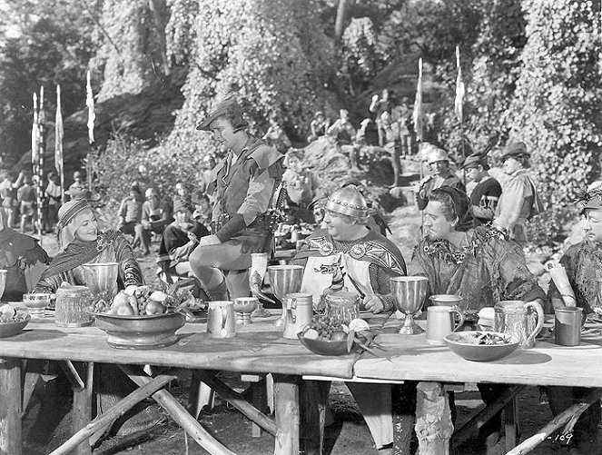 As Aventuras de Robin dos Bosques - Do filme - Olivia de Havilland, Errol Flynn, Eugene Pallette, Basil Rathbone