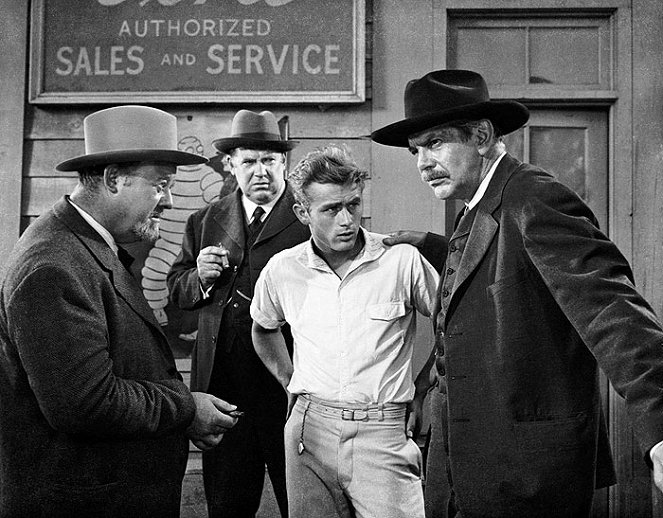 East of Eden - Van film - Burl Ives, James Dean, Raymond Massey