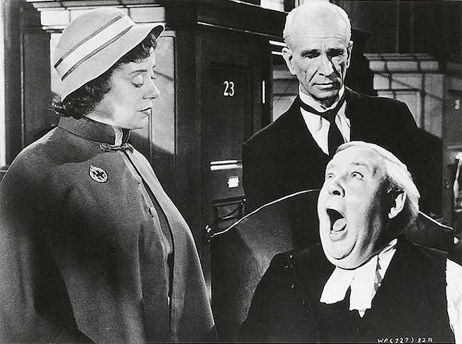 Witness for the Prosecution - Photos - Elsa Lanchester, Charles Laughton, Ian Wolfe