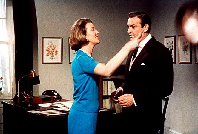 007 ja Kultasormi - Kuvat elokuvasta - Lois Maxwell, Sean Connery