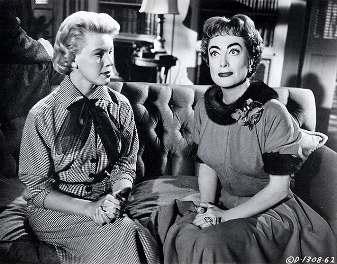 Queen Bee - Filmfotók - Betsy Palmer, Joan Crawford