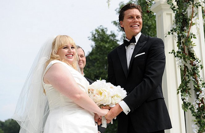 Lánybúcsú - Filmfotók - Rebel Wilson, Hayes MacArthur