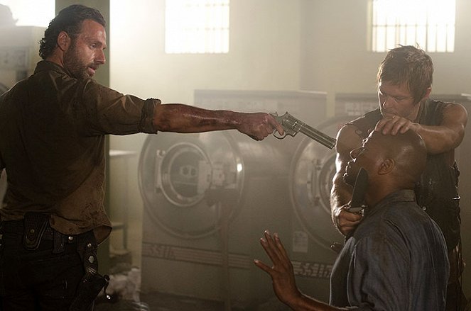 The Walking Dead - Sick - Photos - Andrew Lincoln, Norman Reedus