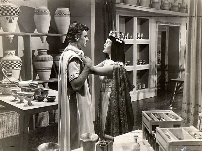 The Egyptian - Do filme - Edmund Purdom, Gene Tierney
