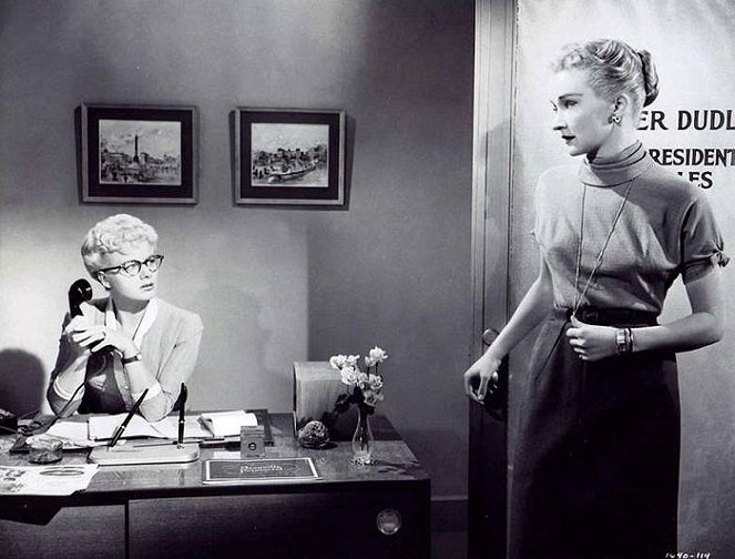 Executive Suite - Filmfotók - Shelley Winters, Nina Foch