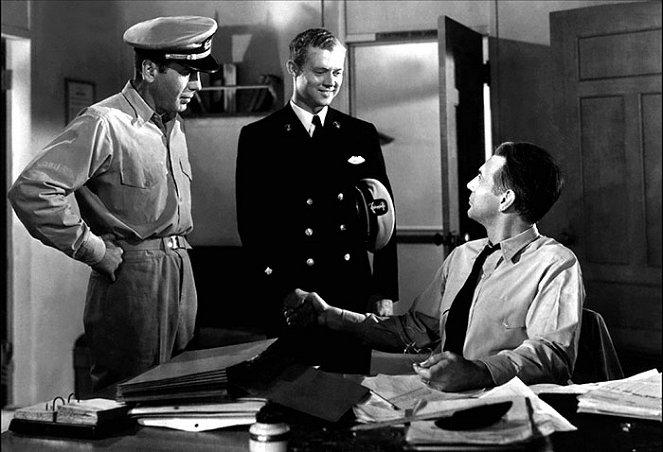 Comboio para Leste - Do filme - Humphrey Bogart, Raymond Massey