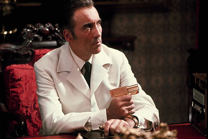James Bond - Der Mann mit dem goldenen Colt - Filmfotos - Christopher Lee