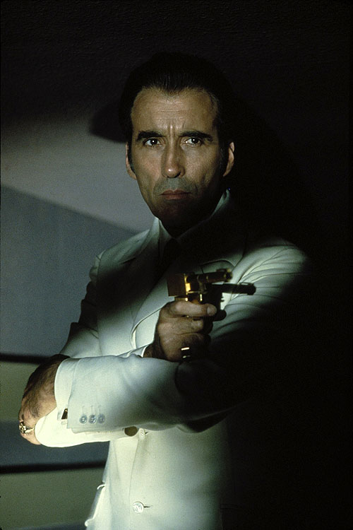 James Bond: Muž so zlatou zbraňou - Z filmu - Christopher Lee