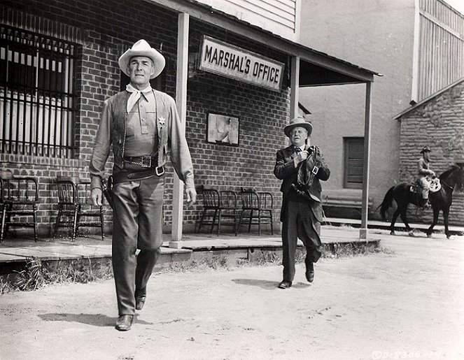 A Lawless Street - Filmfotók - Randolph Scott