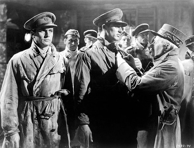 The Eagle and the Hawk - De la película - Cary Grant, Fredric March