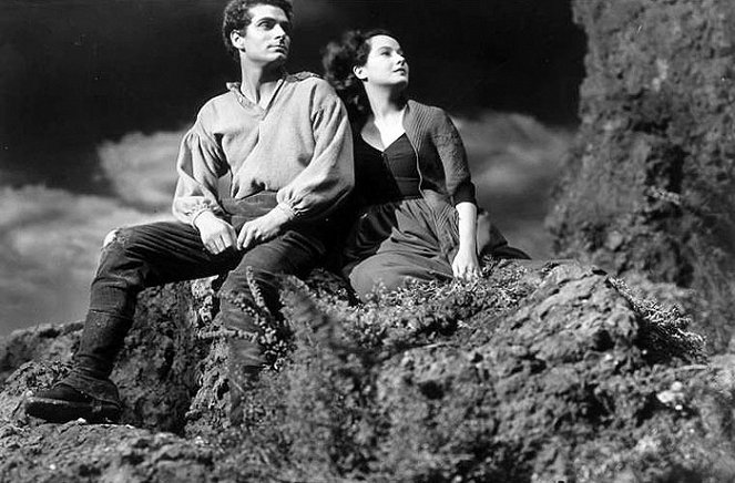 Wuthering Heights - Photos - Laurence Olivier, Merle Oberon