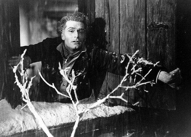 Wuthering Heights - Photos - Laurence Olivier