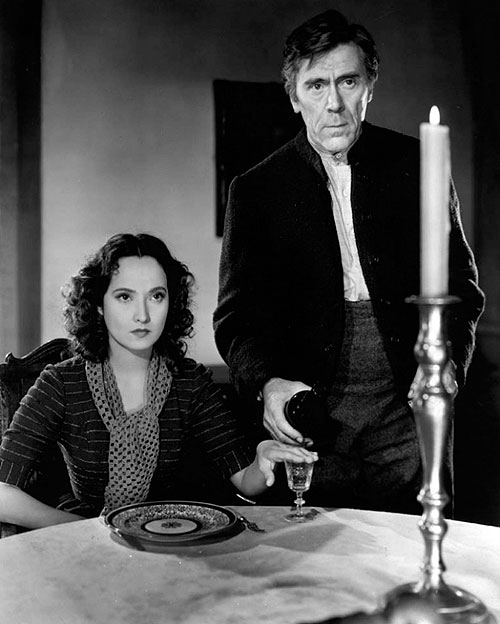 Wichrowe wzgórza - Z filmu - Merle Oberon, Leo G. Carroll