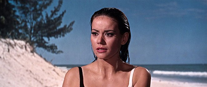 James Bond - Feuerball - Filmfotos - Claudine Auger