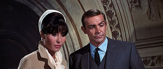 James Bond: Tűzgolyó - Filmfotók - Mitsouko, Sean Connery