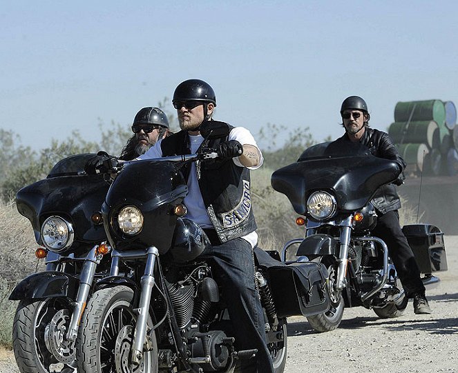 Zákon gangu - Z filmu - Mark Boone Junior, Charlie Hunnam, Tommy Flanagan